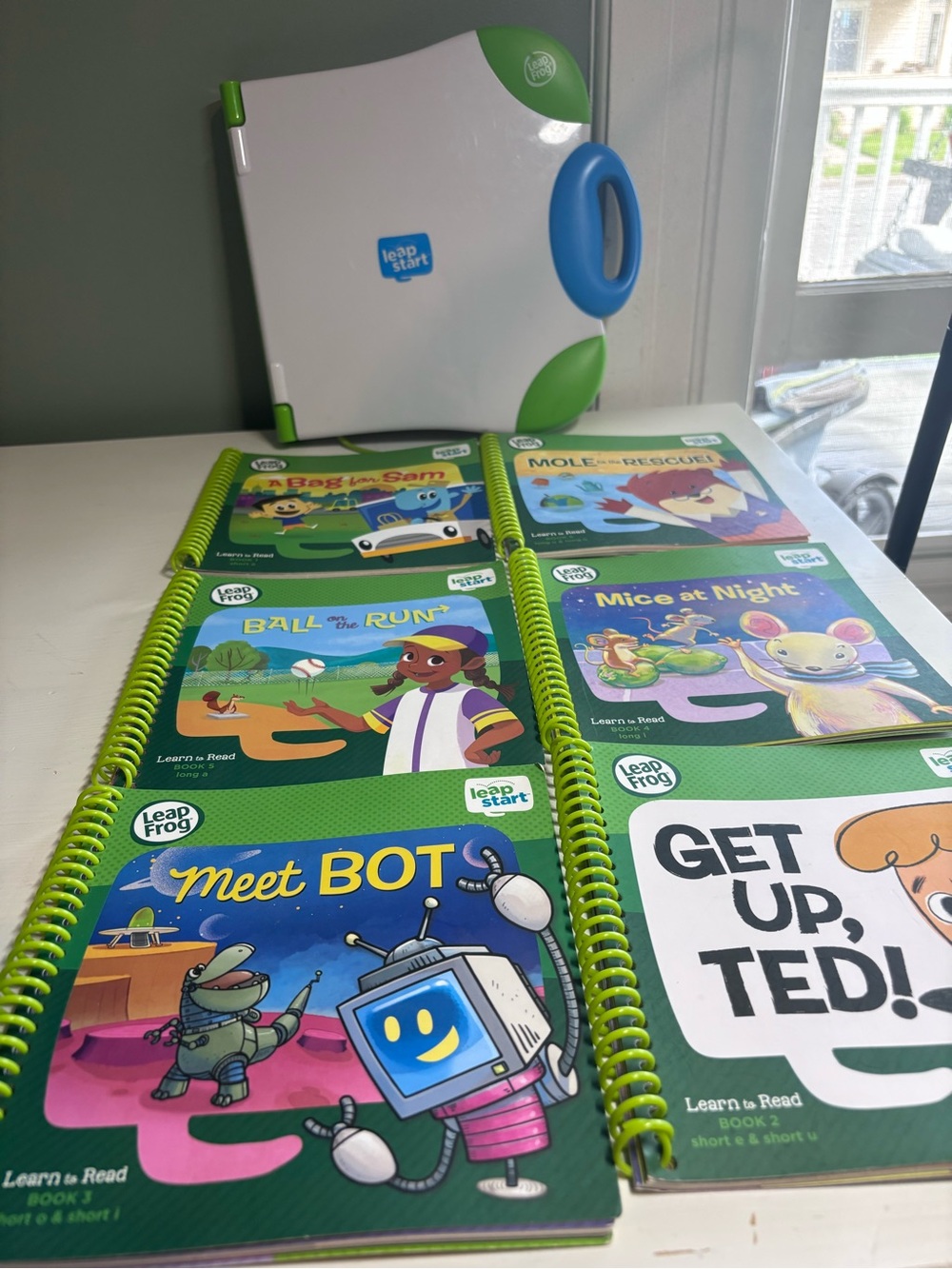 LeapFrog LeapStart Interactive Learning System With 6 Learn To Read Books